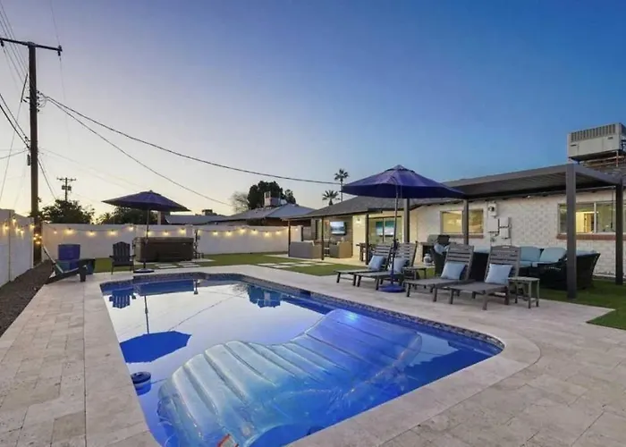 Backyard Oasis With Pool And Relaxation Dom wakacyjny *