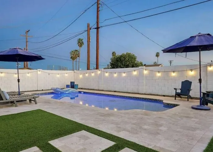 Dom wakacyjny Backyard Oasis With Pool And Relaxation