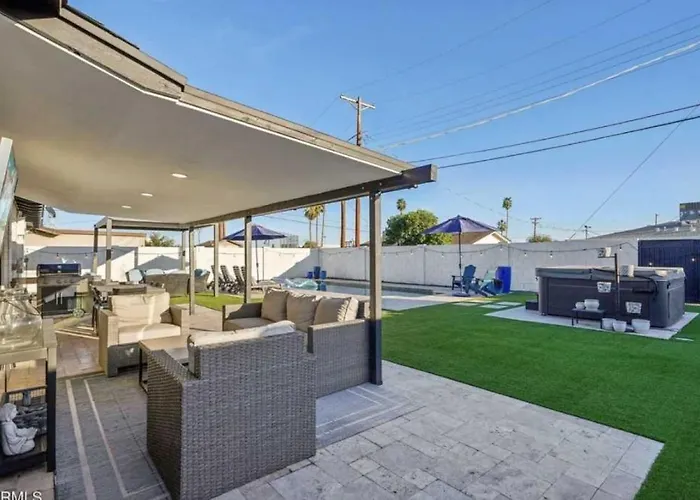 Dom wakacyjny Backyard Oasis With Pool And Relaxation Scottsdale